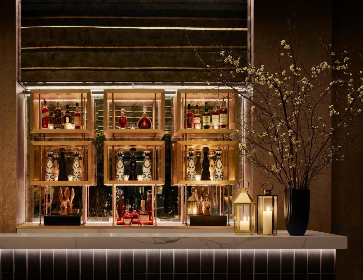 Gansevoort Meatpacking Hotel Ню Йорк Екстериор снимка The bar at the Mandarin Oriental, Tokyo