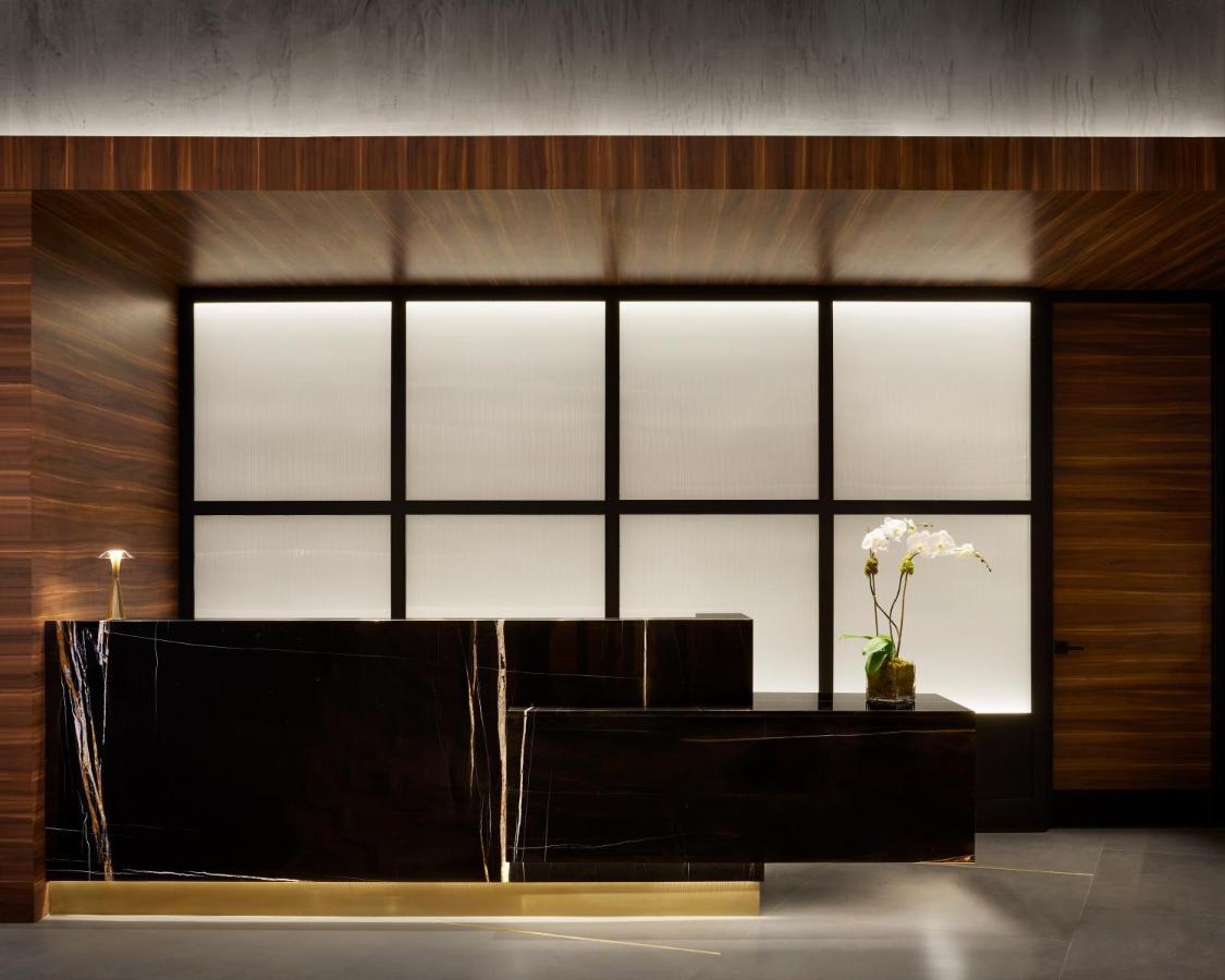 Gansevoort Meatpacking Hotel Ню Йорк Екстериор снимка The reception desk at the Mandarin Oriental, Munich