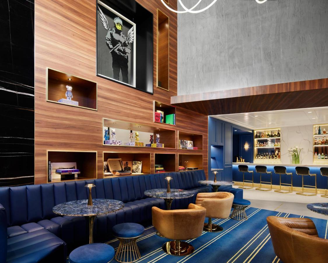 Gansevoort Meatpacking Hotel Ню Йорк Екстериор снимка The Cathay Pacific Business Lounge at Hong Kong International Airport
