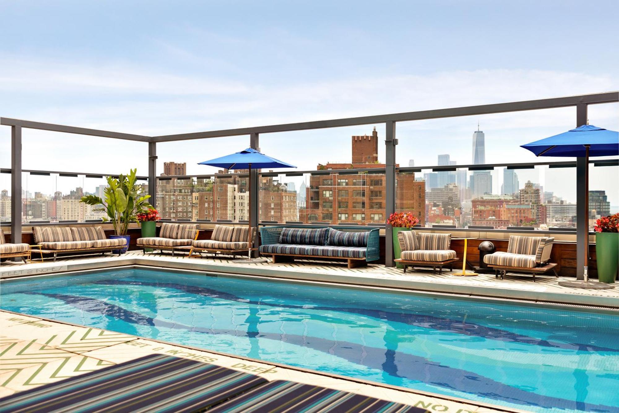 Gansevoort Meatpacking Hotel Ню Йорк Екстериор снимка Rooftop pool at the Standard East Village