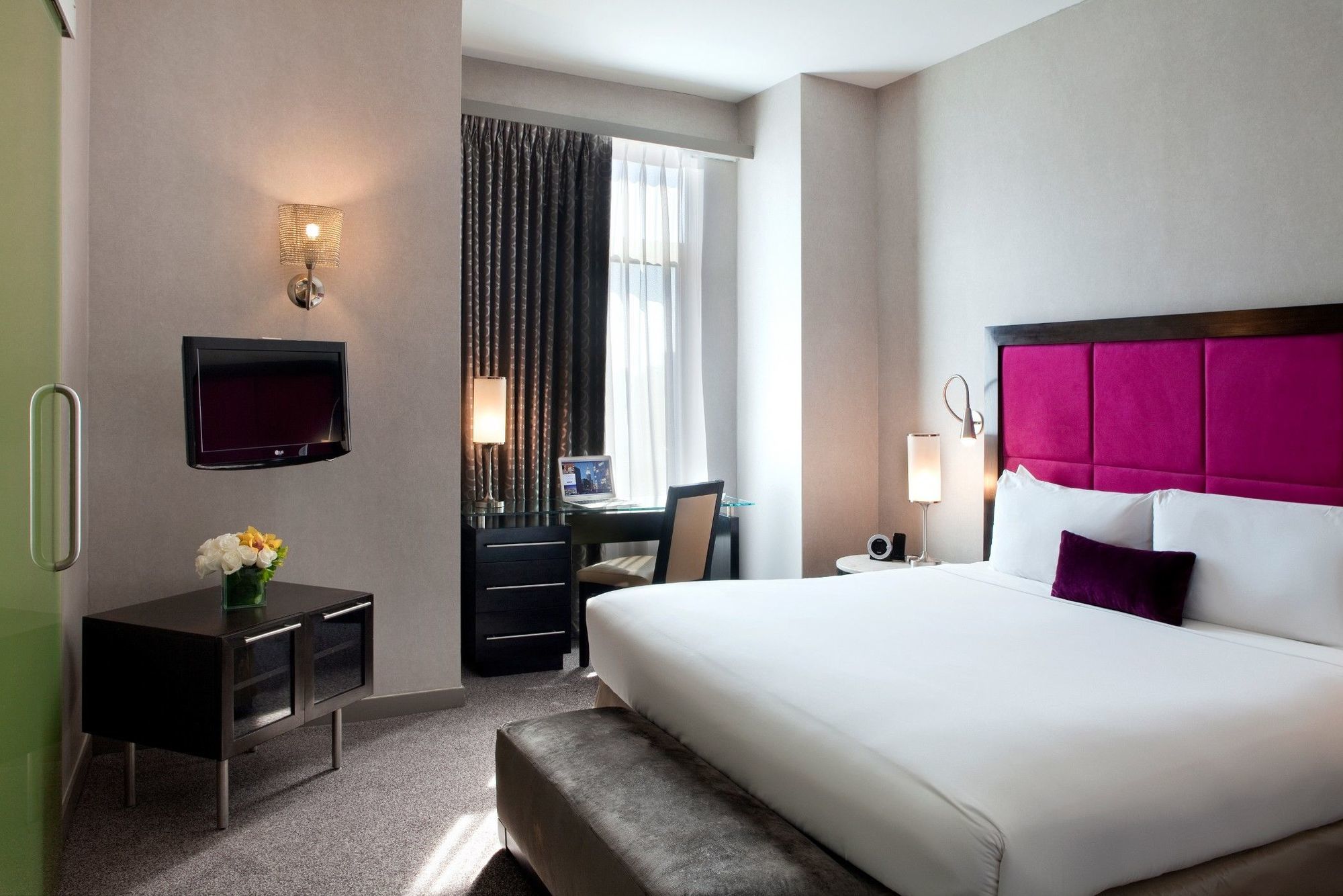 Gansevoort Meatpacking Hotel Ню Йорк Екстериор снимка A bedroom at the hotel